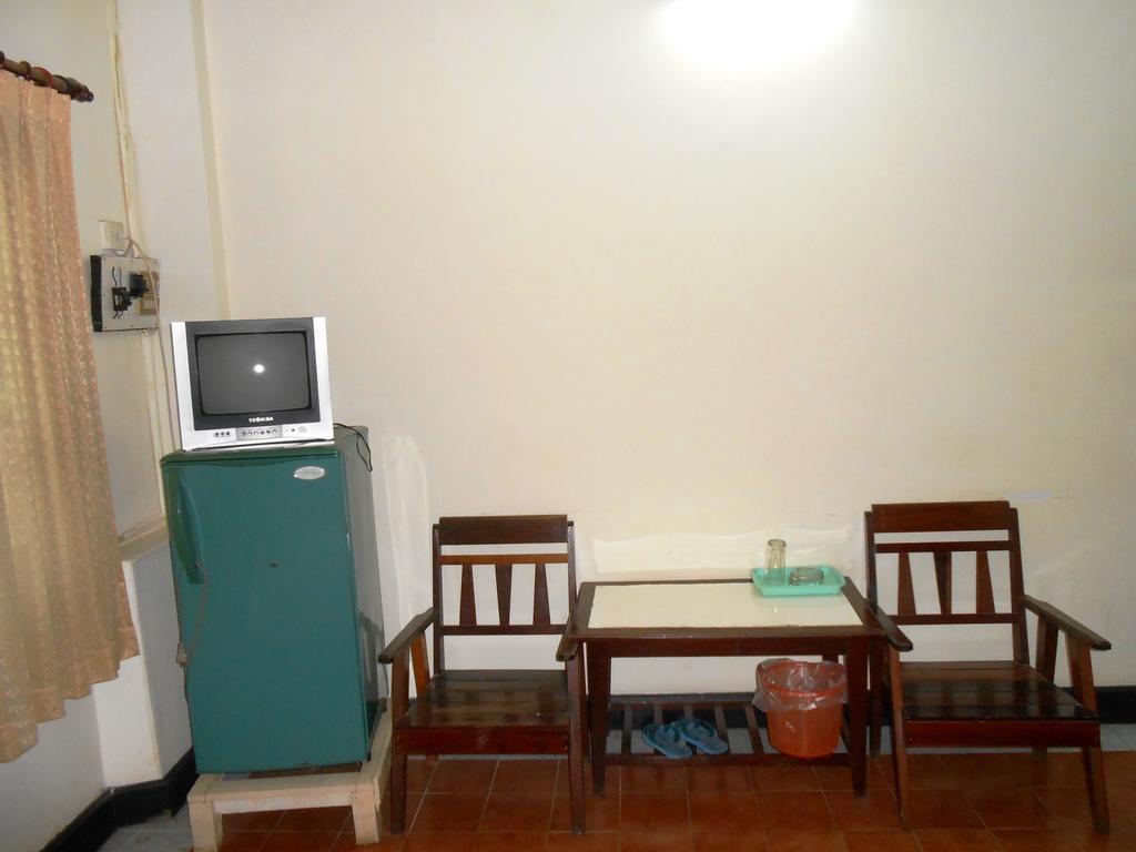 Hoongthip Hotel Savannakhet Room photo