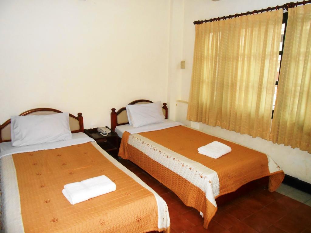 Hoongthip Hotel Savannakhet Room photo