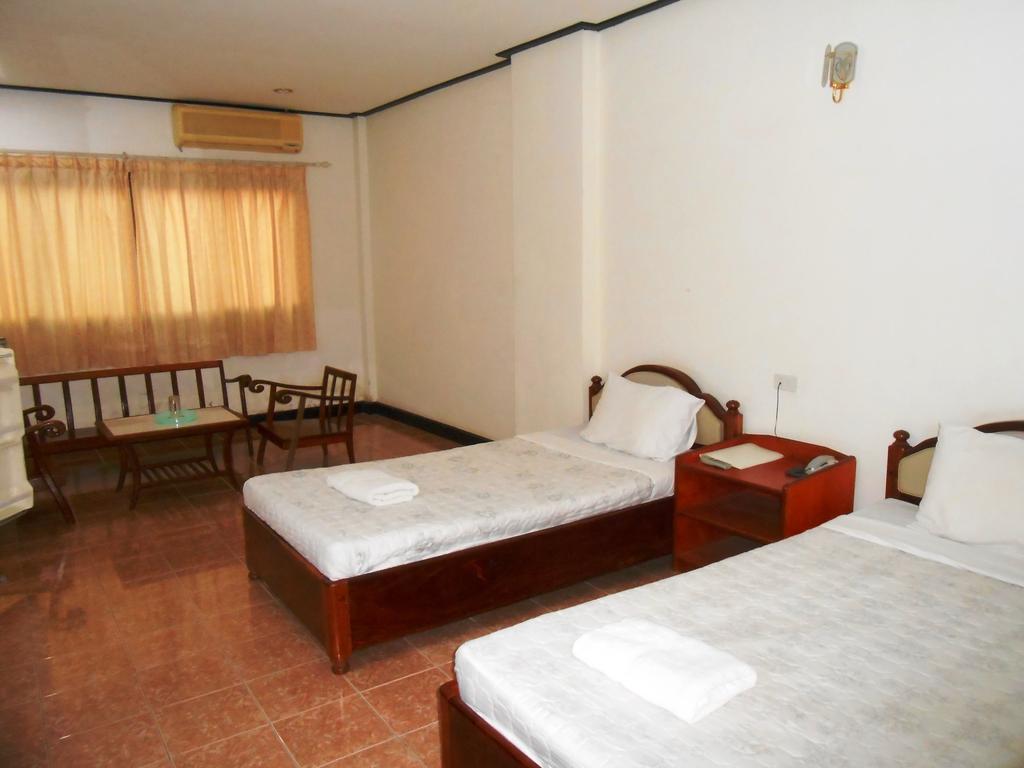 Hoongthip Hotel Savannakhet Room photo